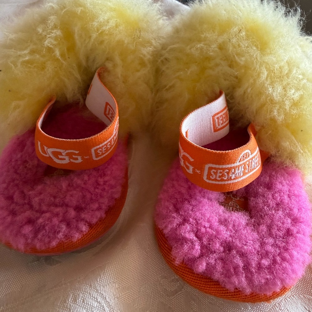 Sesame Street X UGG Slippers *PLAY* - Picture 4 of 6